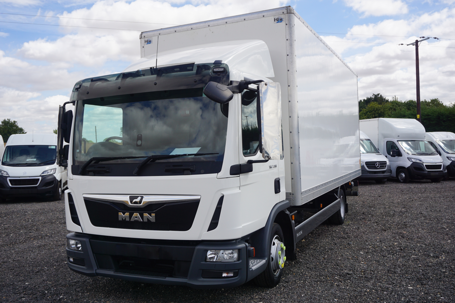 hero shot truck 7.5T